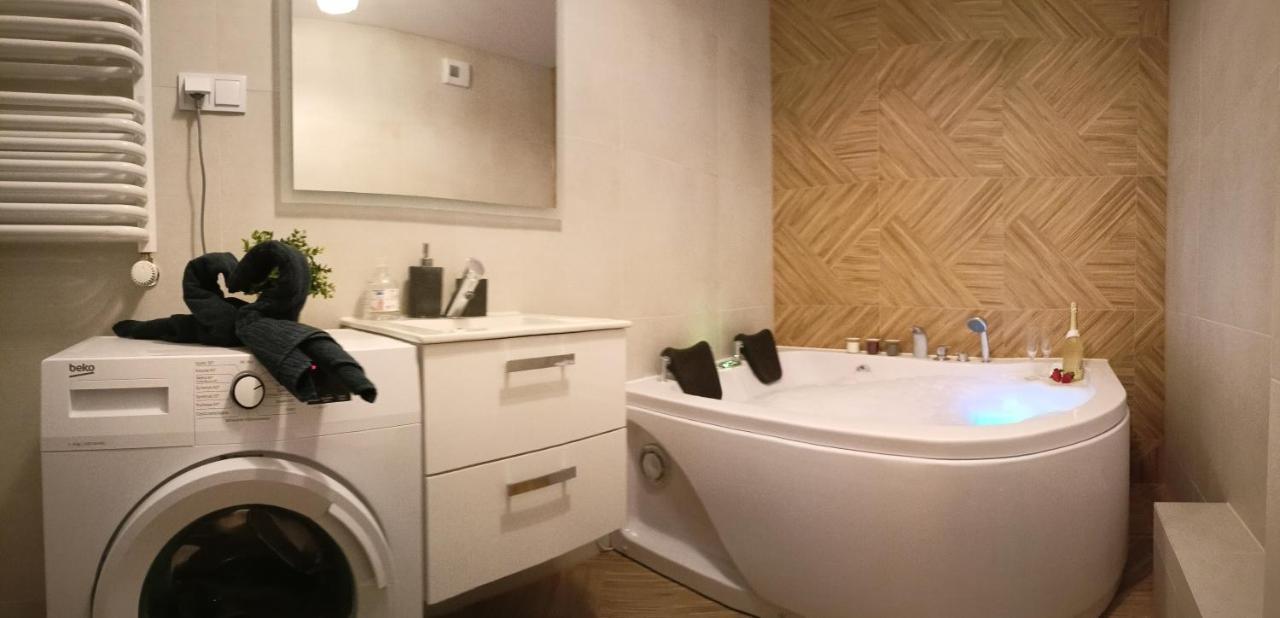Apartamento Apartament Z Sauna I Jacuzzi Radom Exterior foto